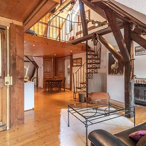 https://cozy-apartment-near-the-center-of-annecy-and-the-lake.hotels-rhonealpes.com